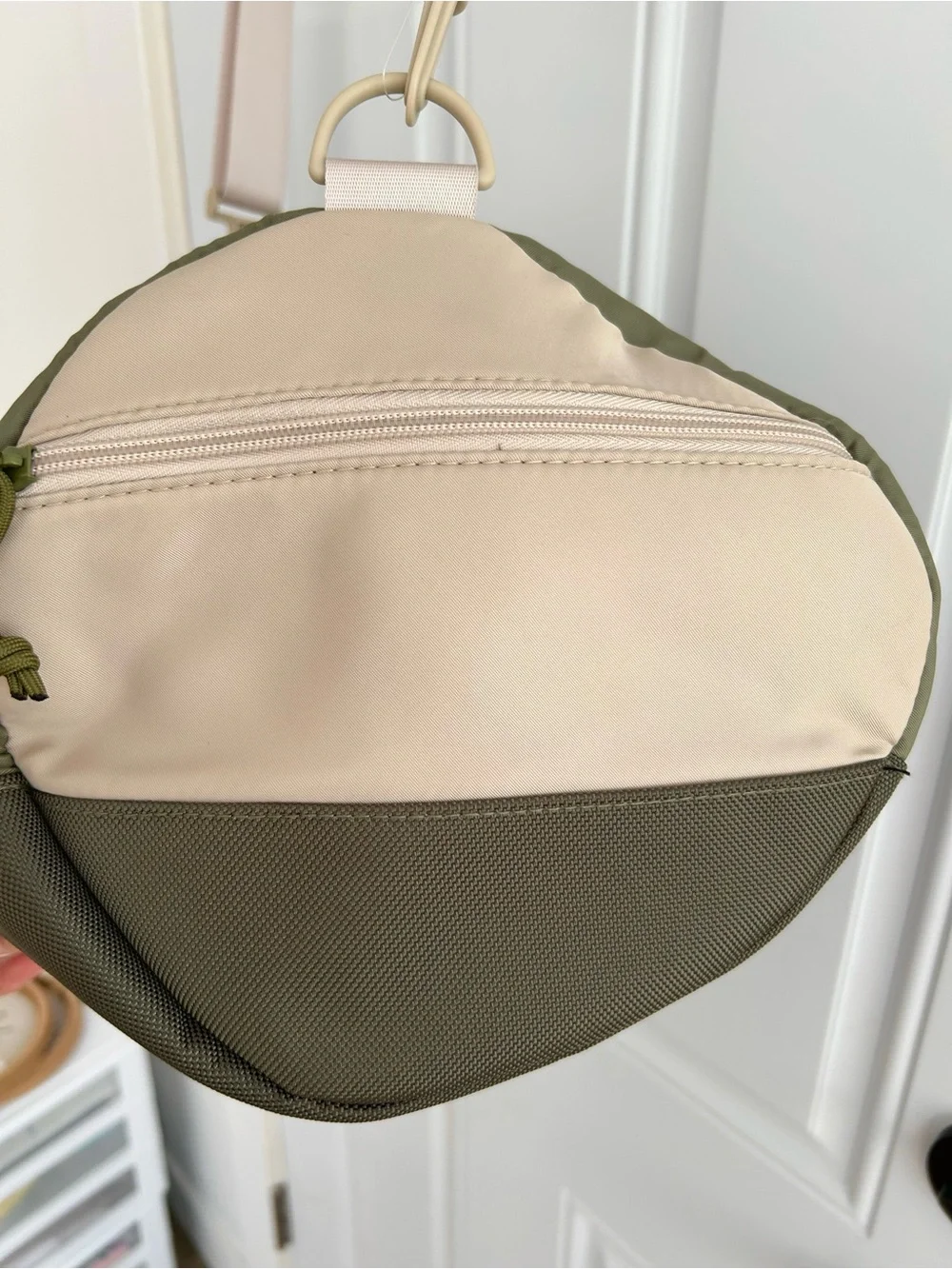NWT Goodfellow Men’s Large Green Tan Canvas Duffle Gym Bag Interior Organization